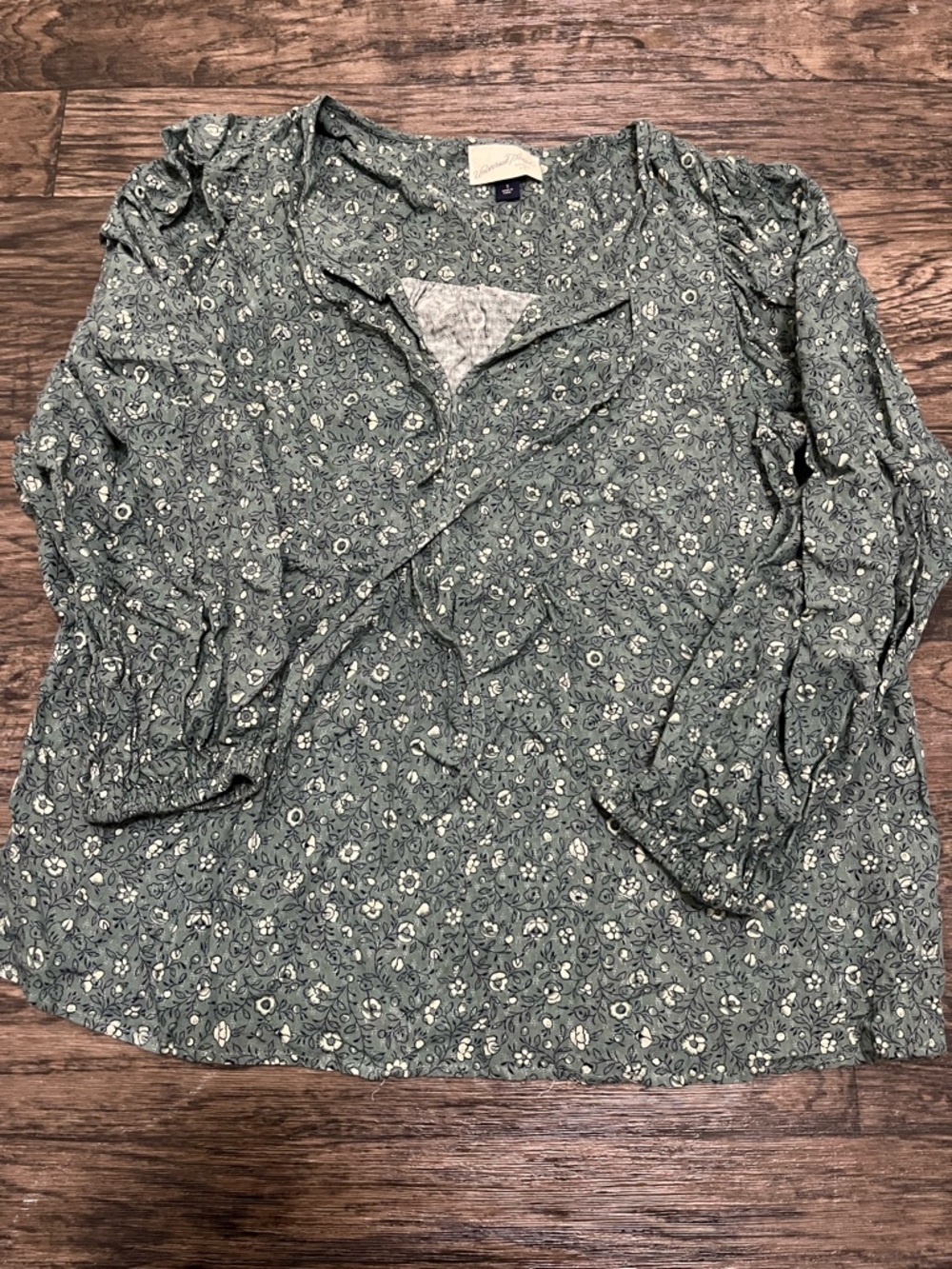 Universal Thread Green Floral V-Neck Long Sleeve Blouse